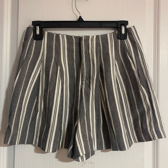 Zara Linen Blend Striped Pocket Grey and White Shorts Size Small - Picture 1 of 8